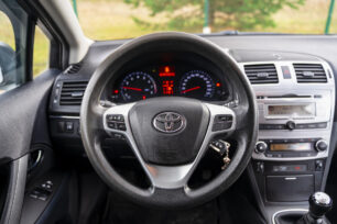 TOYOTA AVENSIS