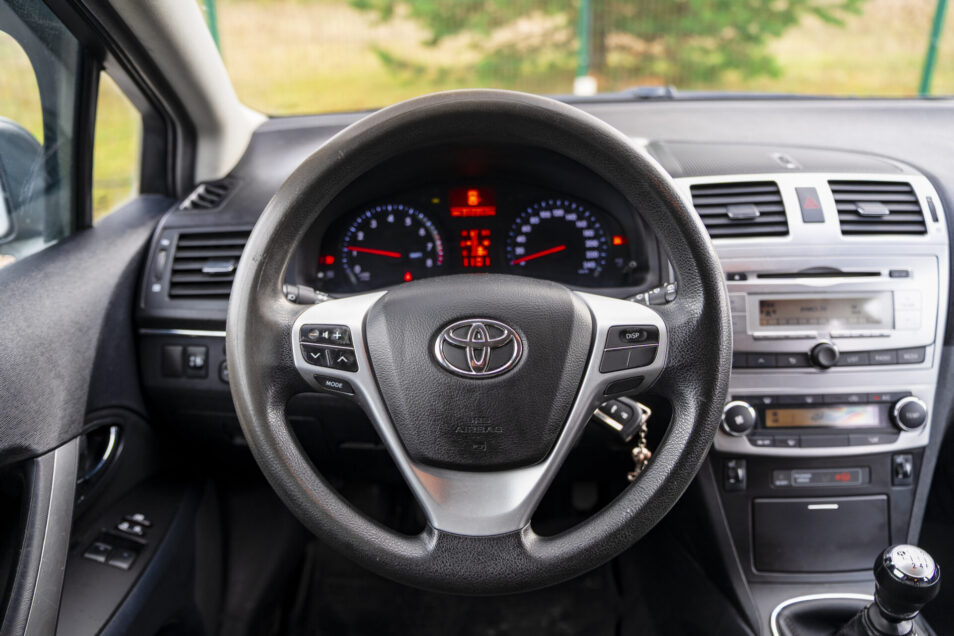 TOYOTA AVENSIS