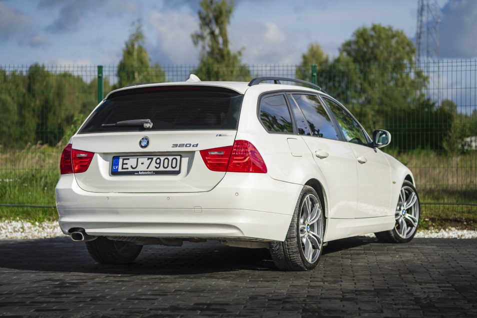 BMW 320