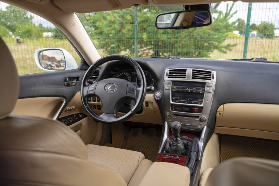 LEXUS IS 220