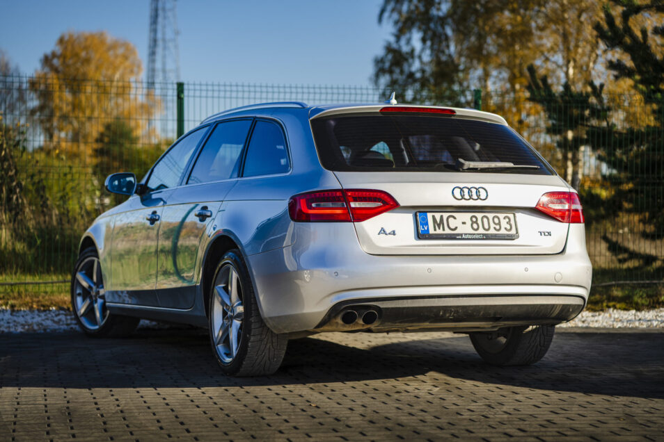 AUDI A4 AVANT
