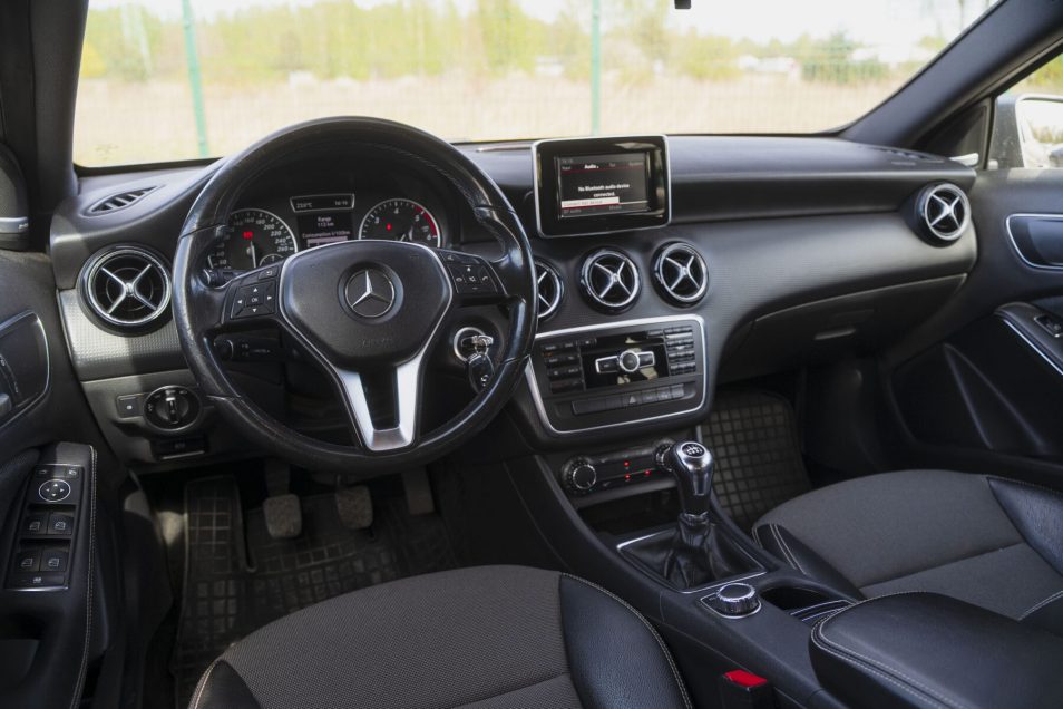 MERCEDES BENZ A180