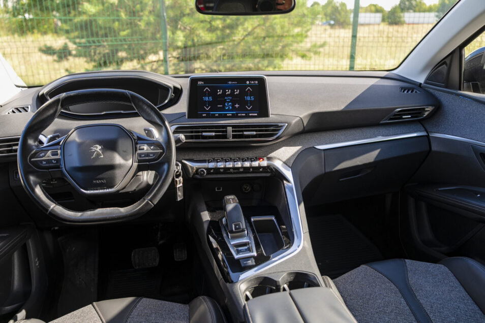 PEUGEOT 5008