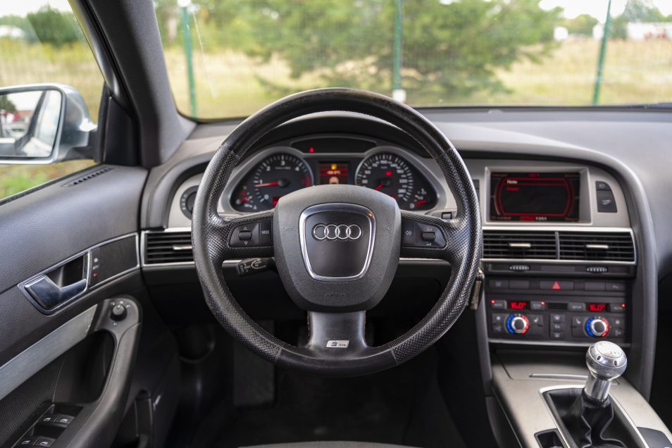 AUDI A6 QUATTRO