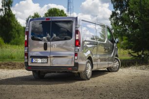 NISSAN NV300