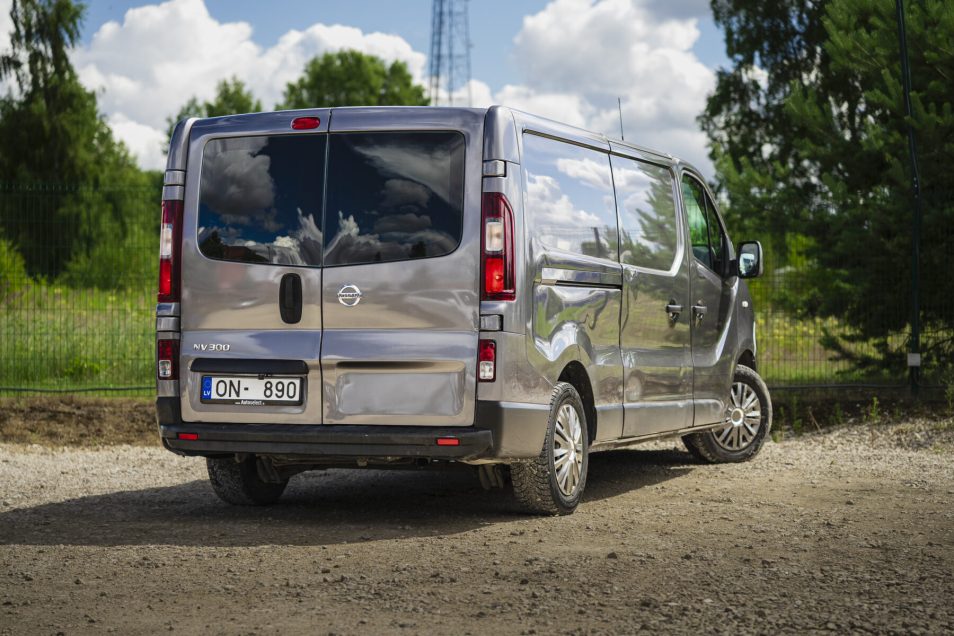 NISSAN NV300