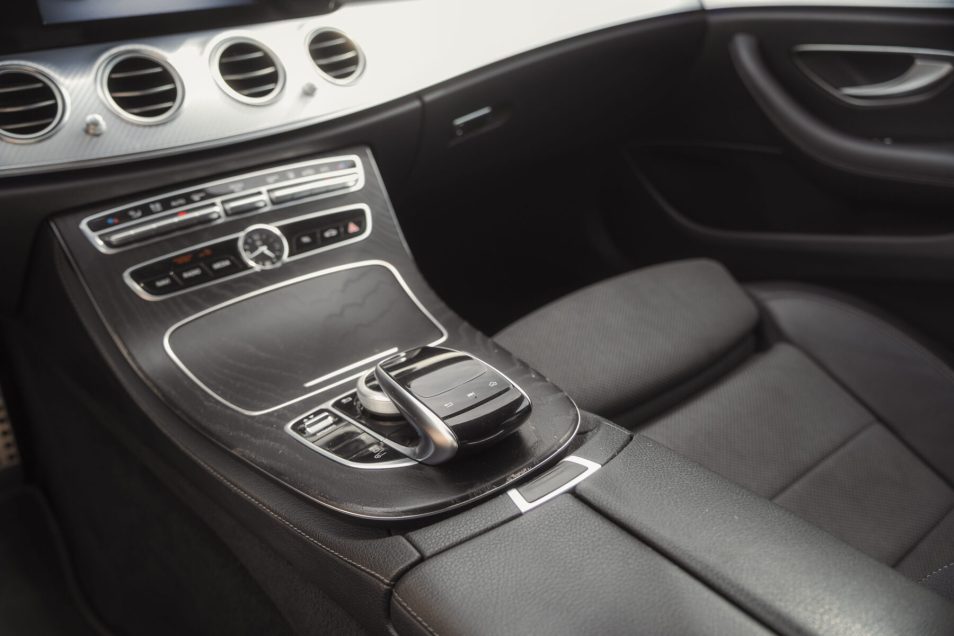 MERCEDES BENZ E300 DE