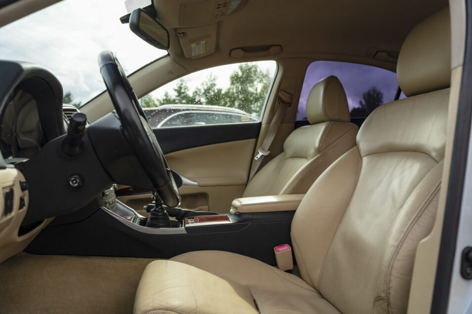 LEXUS IS 220