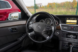 MERCEDES BENZ E 220
