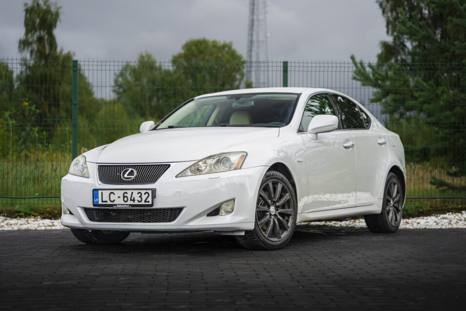 LEXUS IS 220