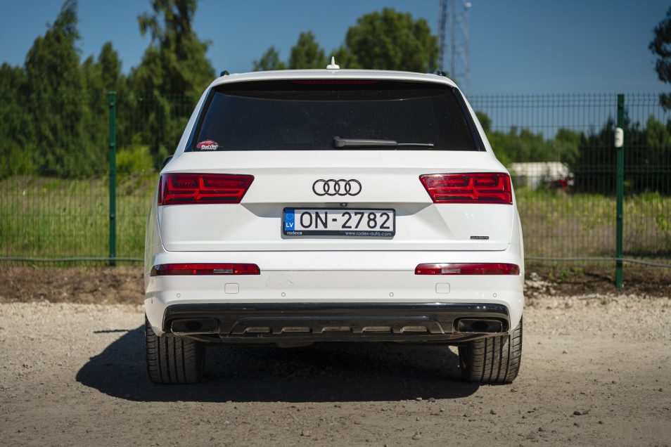 AUDI Q7 S-LINE