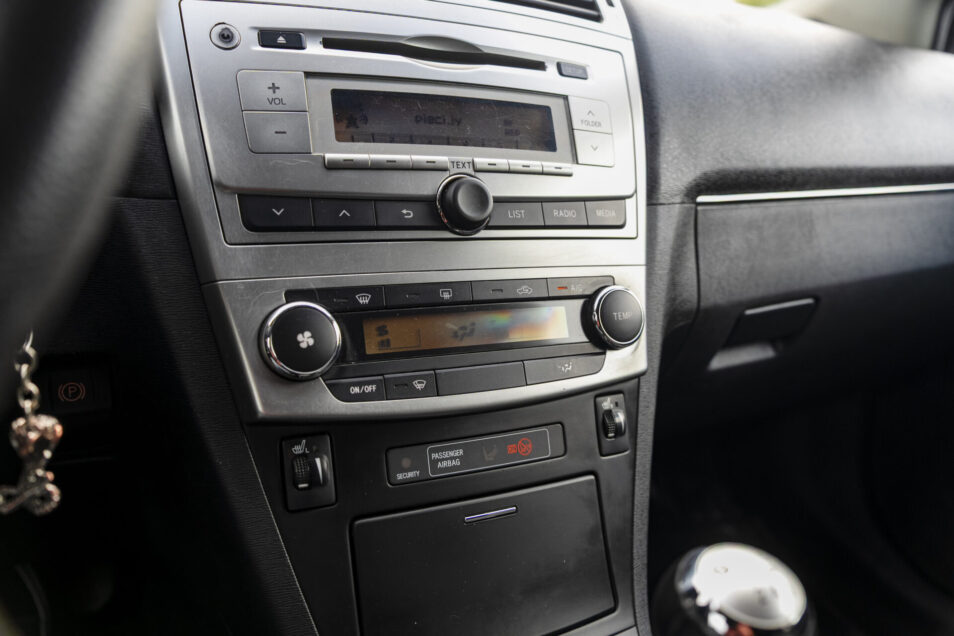 TOYOTA AVENSIS