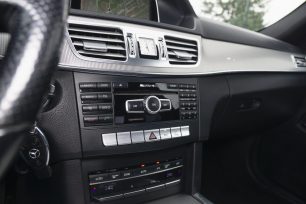 MERCEDES BENZ E220
