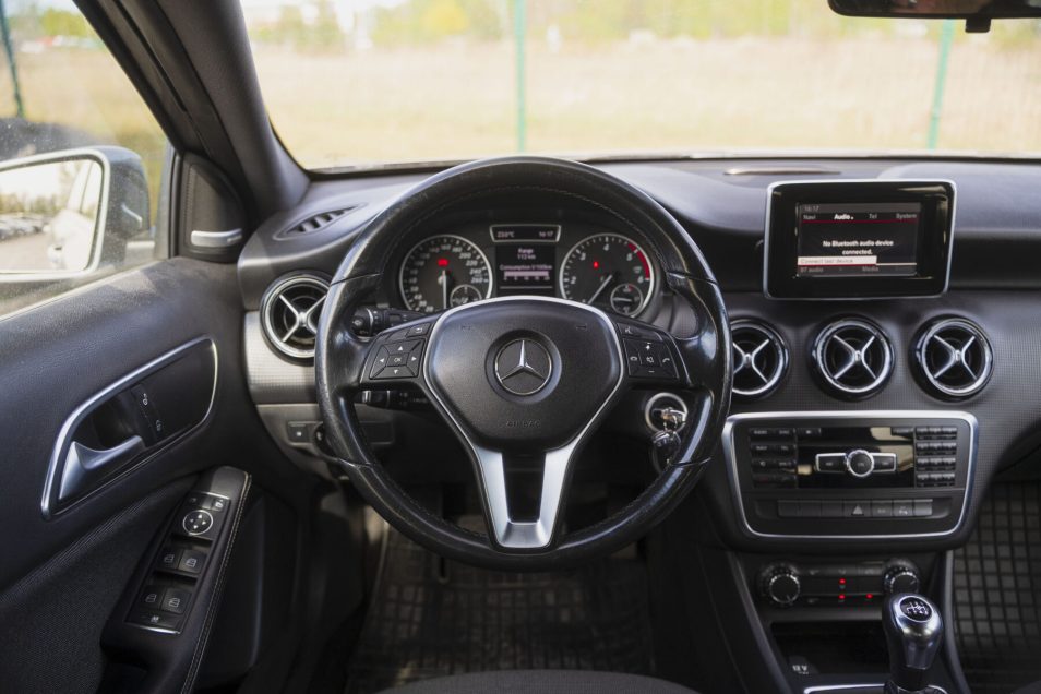 MERCEDES BENZ A180