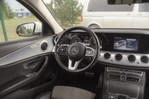 MERCEDES BENZ E300 DE