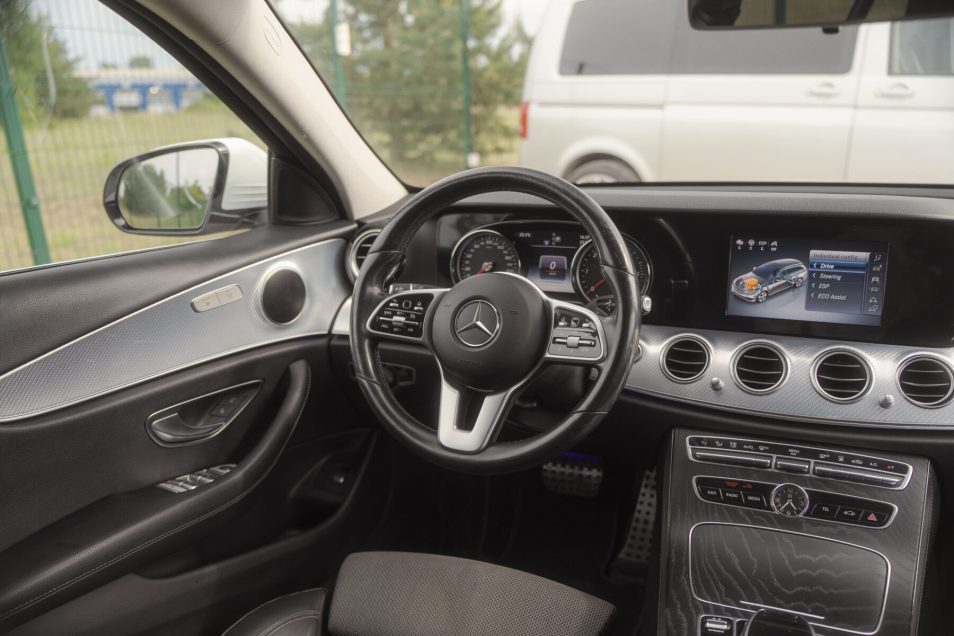 MERCEDES BENZ E300 DE