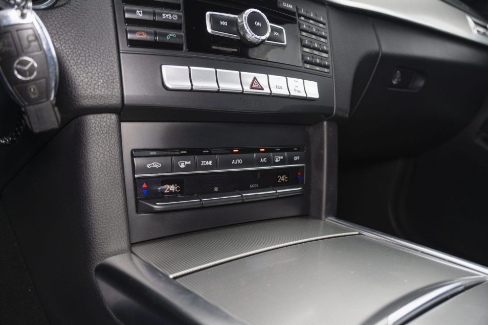 MERCEDES BENZ E220