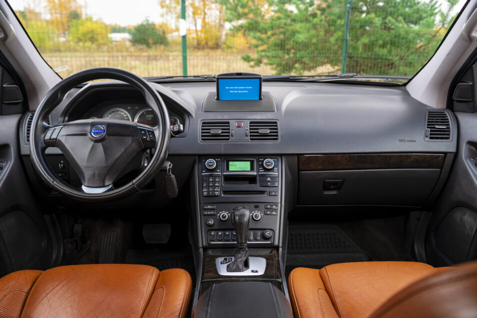 VOLVO XC90