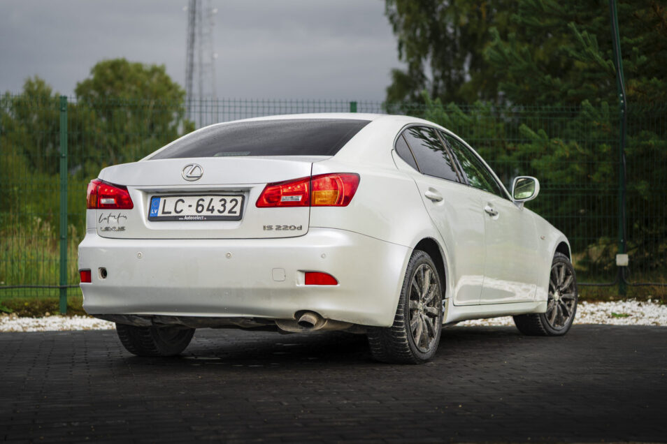 LEXUS IS 220
