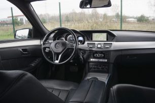 MERCEDES BENZ E220