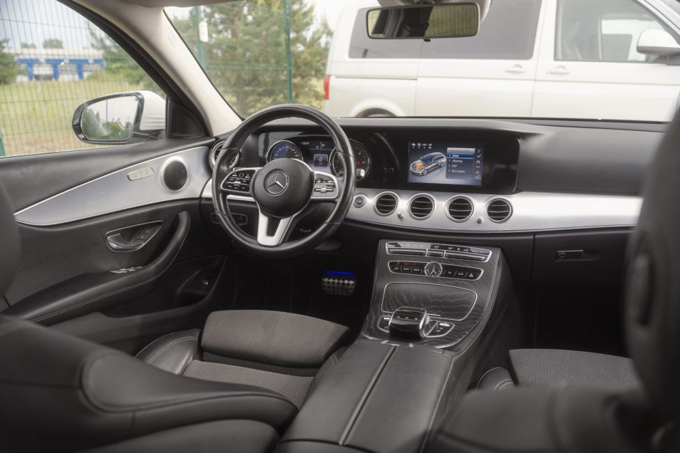MERCEDES BENZ E300 DE