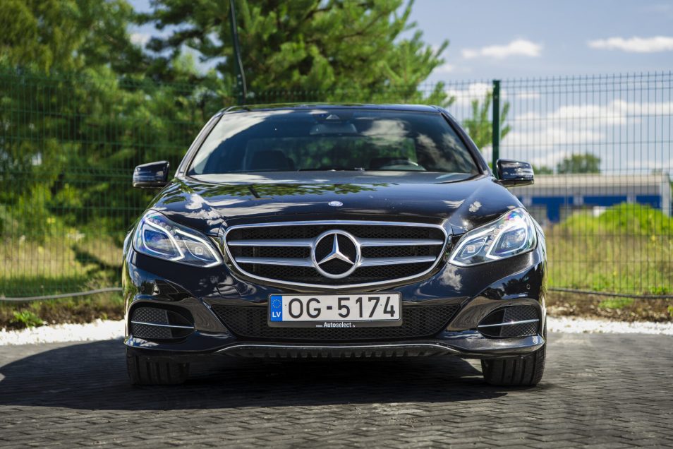 MERCEDES BENZ E220