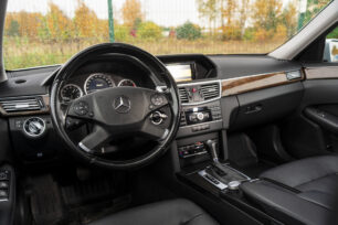 MERCEDES BENZ E 220