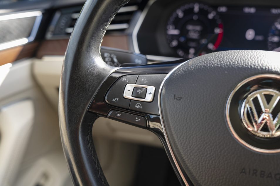 VW PASSAT R-LINE