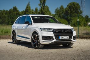 AUDI Q7 S-LINE