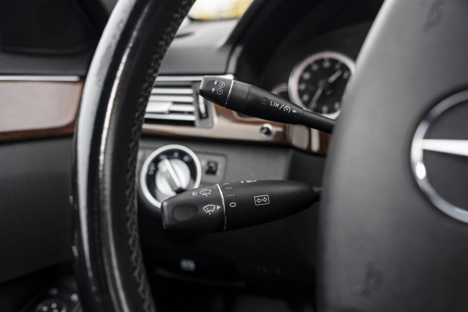 MERCEDES BENZ E 220