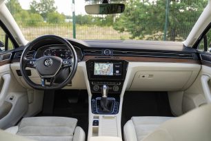 VW PASSAT R-LINE