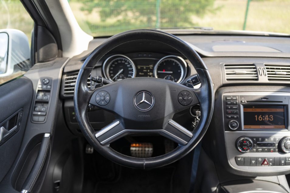 MERCEDES BENZ R350