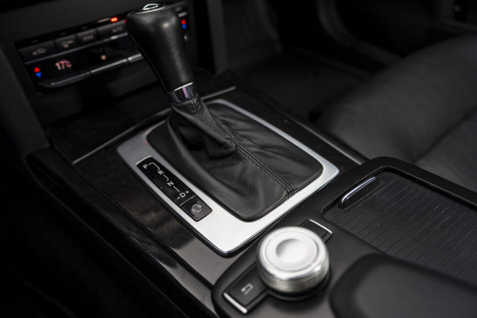 MERCEDES BENZ E 220