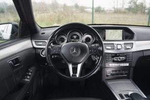 MERCEDES BENZ E220
