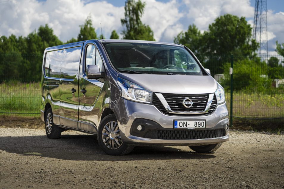 NISSAN NV300