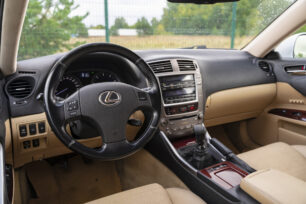 LEXUS IS 220