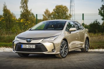 TOYOTA COROLLA HYBRID