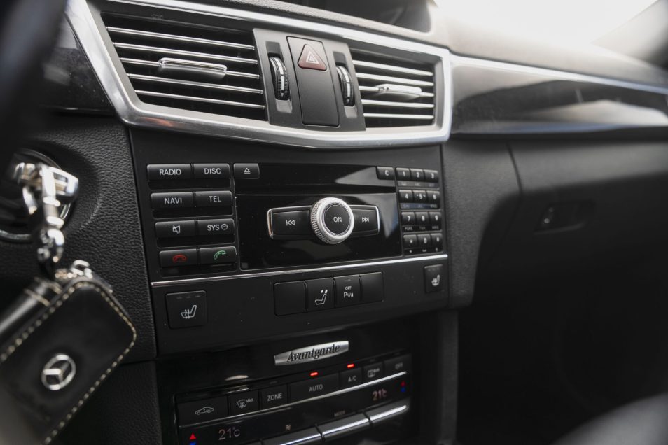 MERCEDES BENZ E300