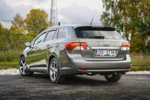 TOYOTA AVENSIS