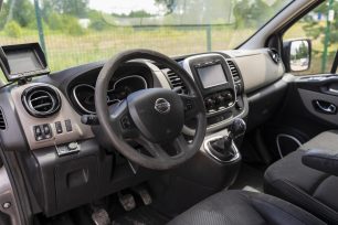 NISSAN NV300