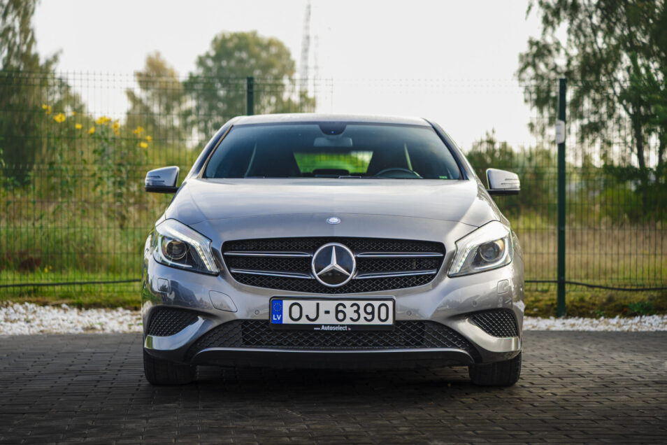 MERCEDES BENZ A180