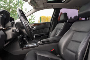 MERCEDES BENZ E 220