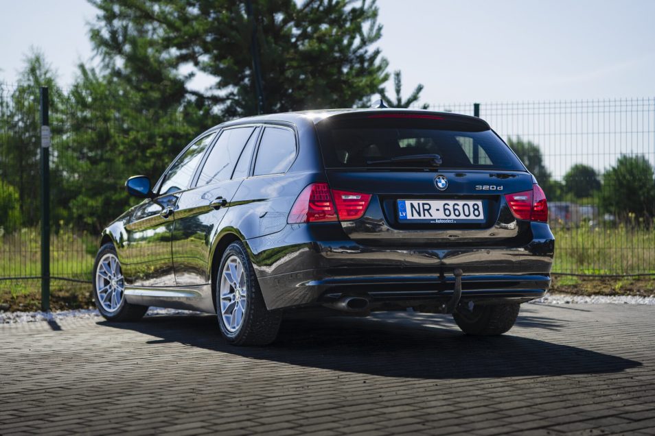 BMW 320