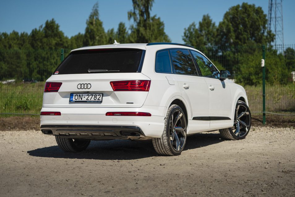 AUDI Q7 S-LINE