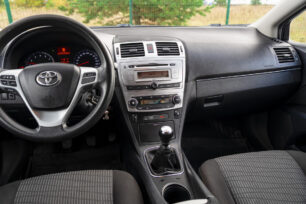 TOYOTA AVENSIS