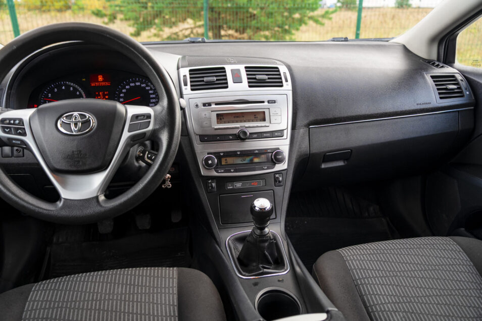 TOYOTA AVENSIS