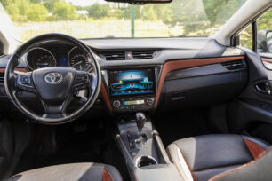 TOYOTA AVENSIS