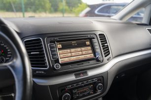 VW SHARAN