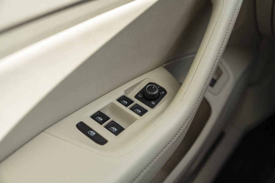 VW PASSAT R-LINE