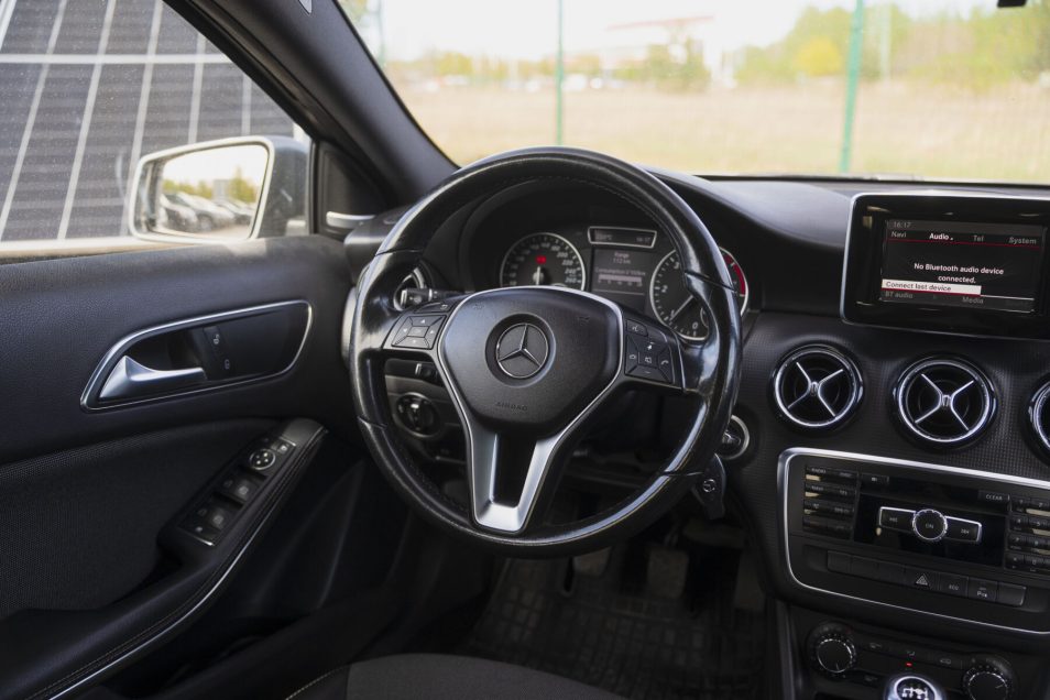 MERCEDES BENZ A180